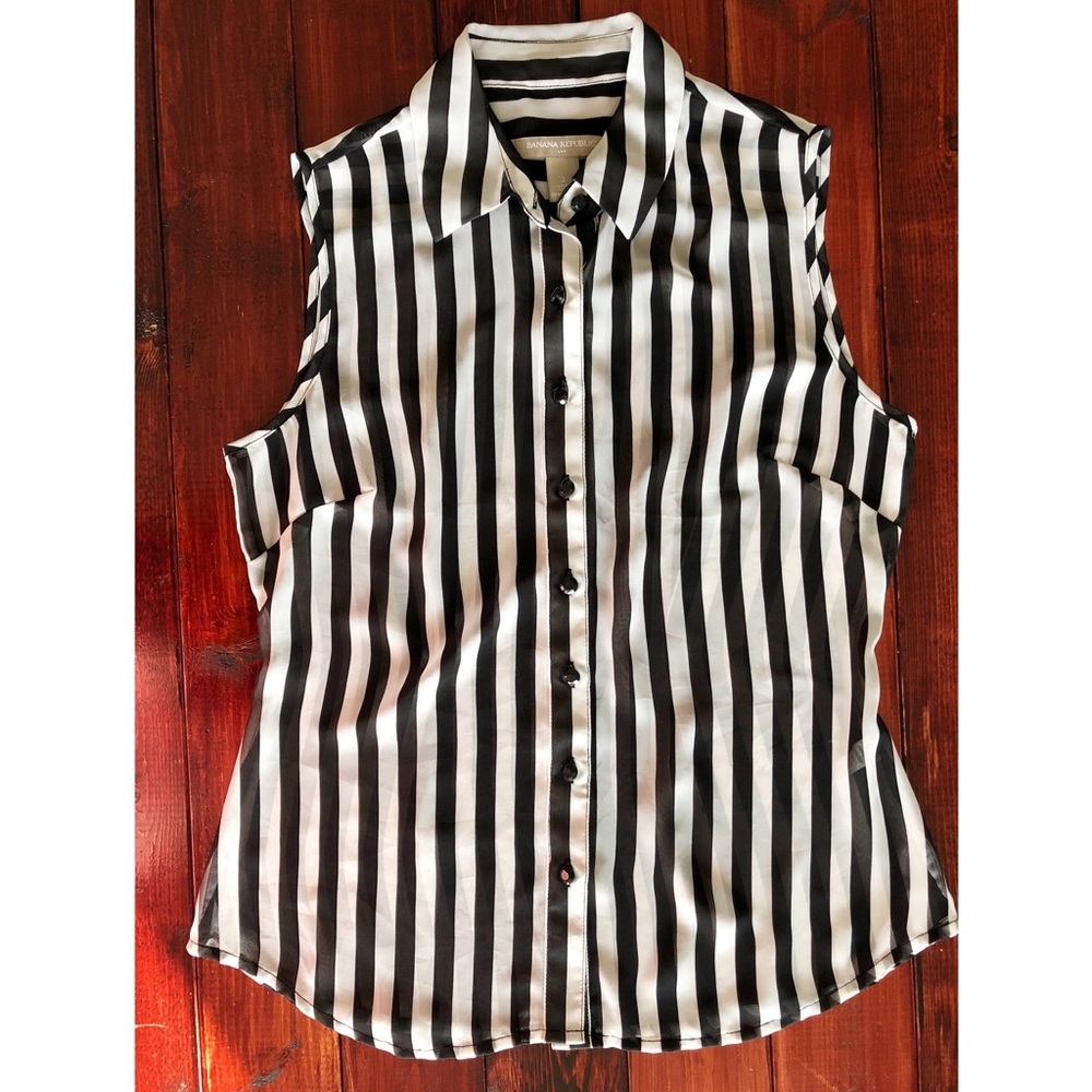 Banana Republic Sleeveless Button Down Blouse